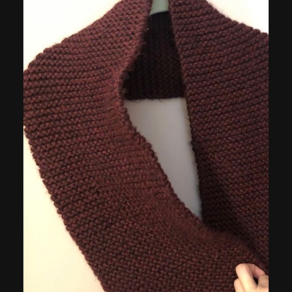 🔹 HAND CRAFTED! Knit Burgundy Winter Scarf 🔹 - Picture 2 of 3